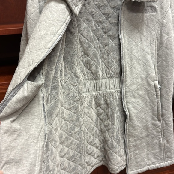 The North Face Caroluna Quilted Fleece Lined Light Gray Jacket - Picture 6 of 6